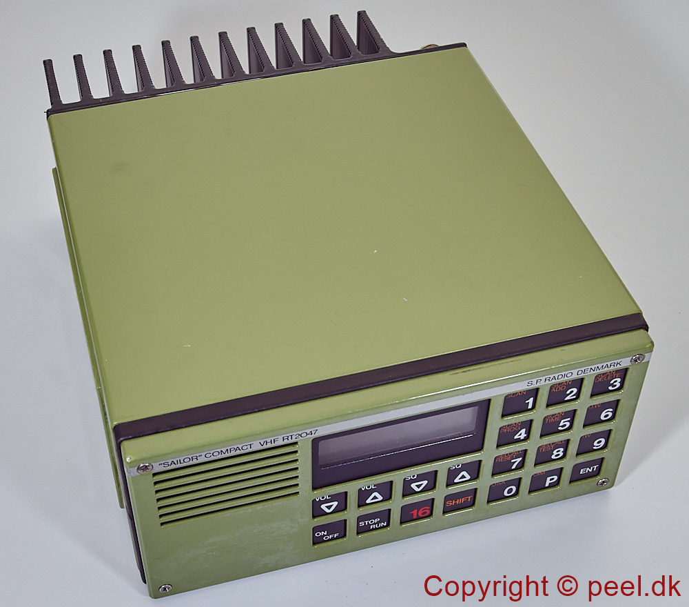 RT2047_02.jpg