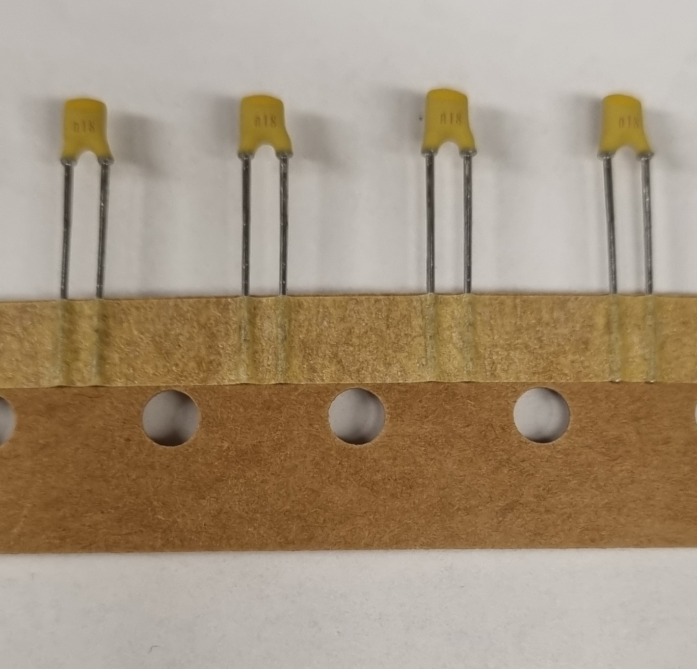 Kondensator 180pF 100V keramisk - hovedbillede