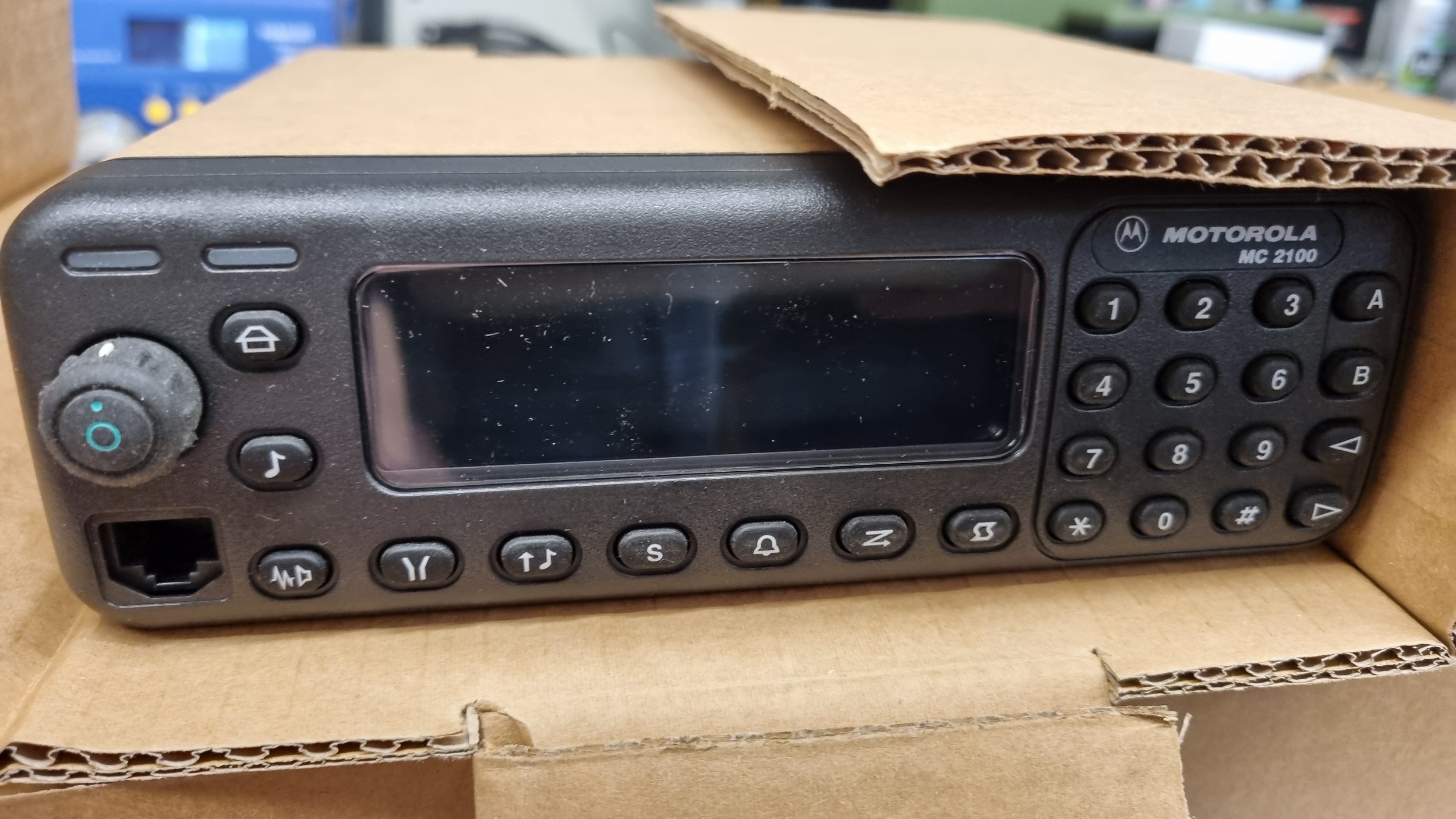 Motorola MC2100 UHF - DEMO MODEL I ORIGINAL EMBALLAGE - hovedbillede